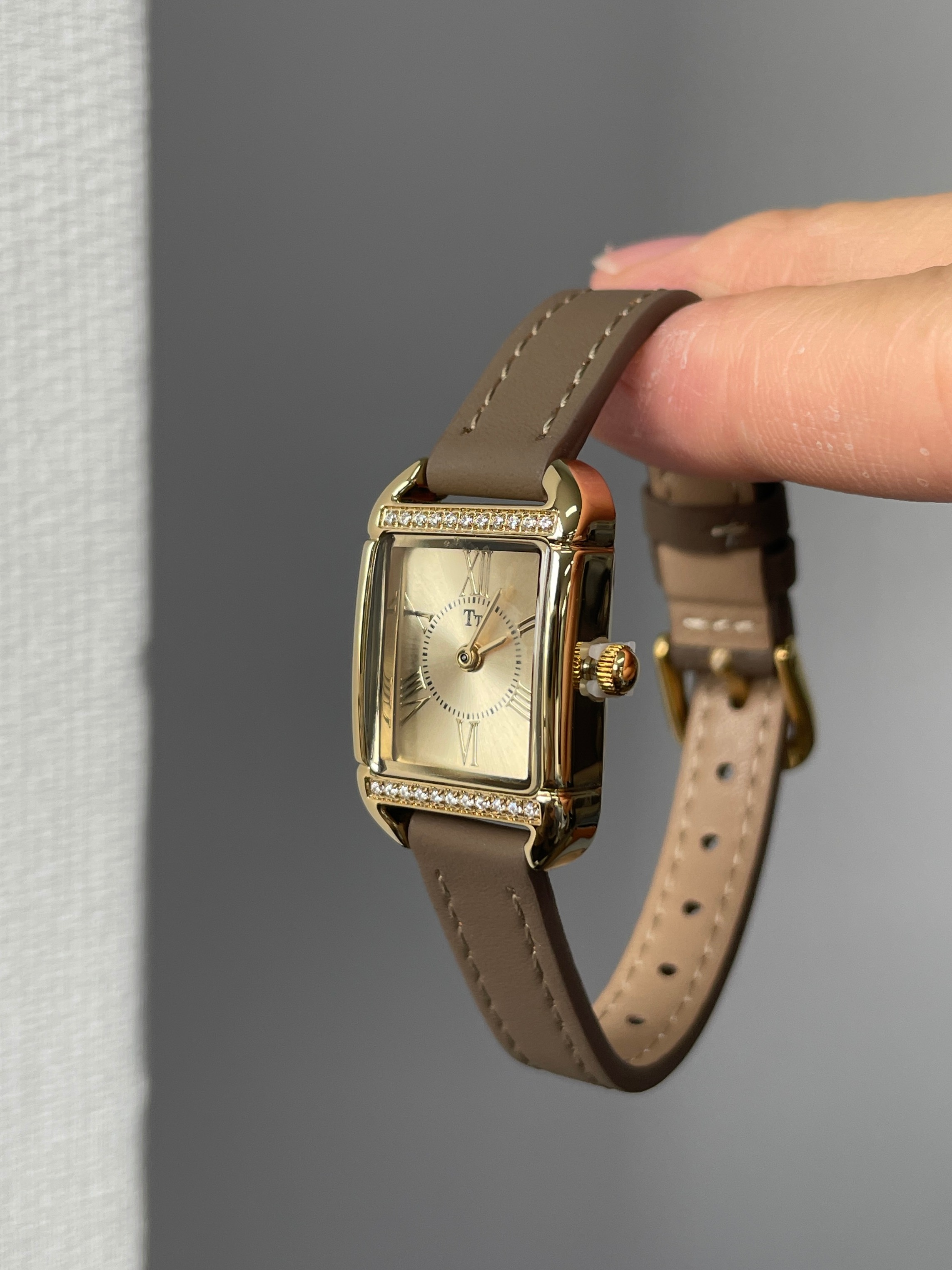 Luxury Watch Value - Luxury women's watch, square design, elegant