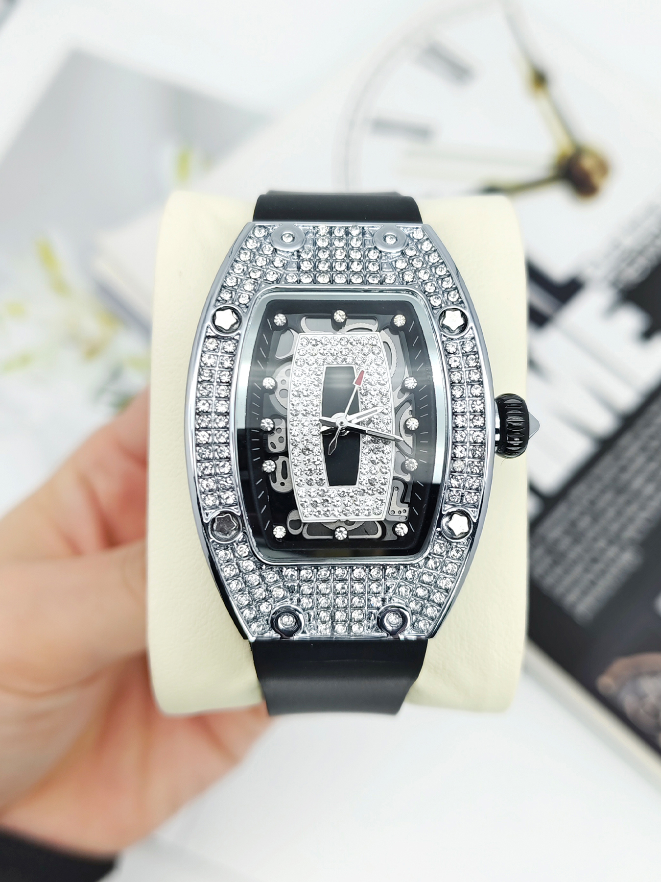 Trendy Full Diamond Women's Qu - مراجعة Luxury Watch Value وسعره