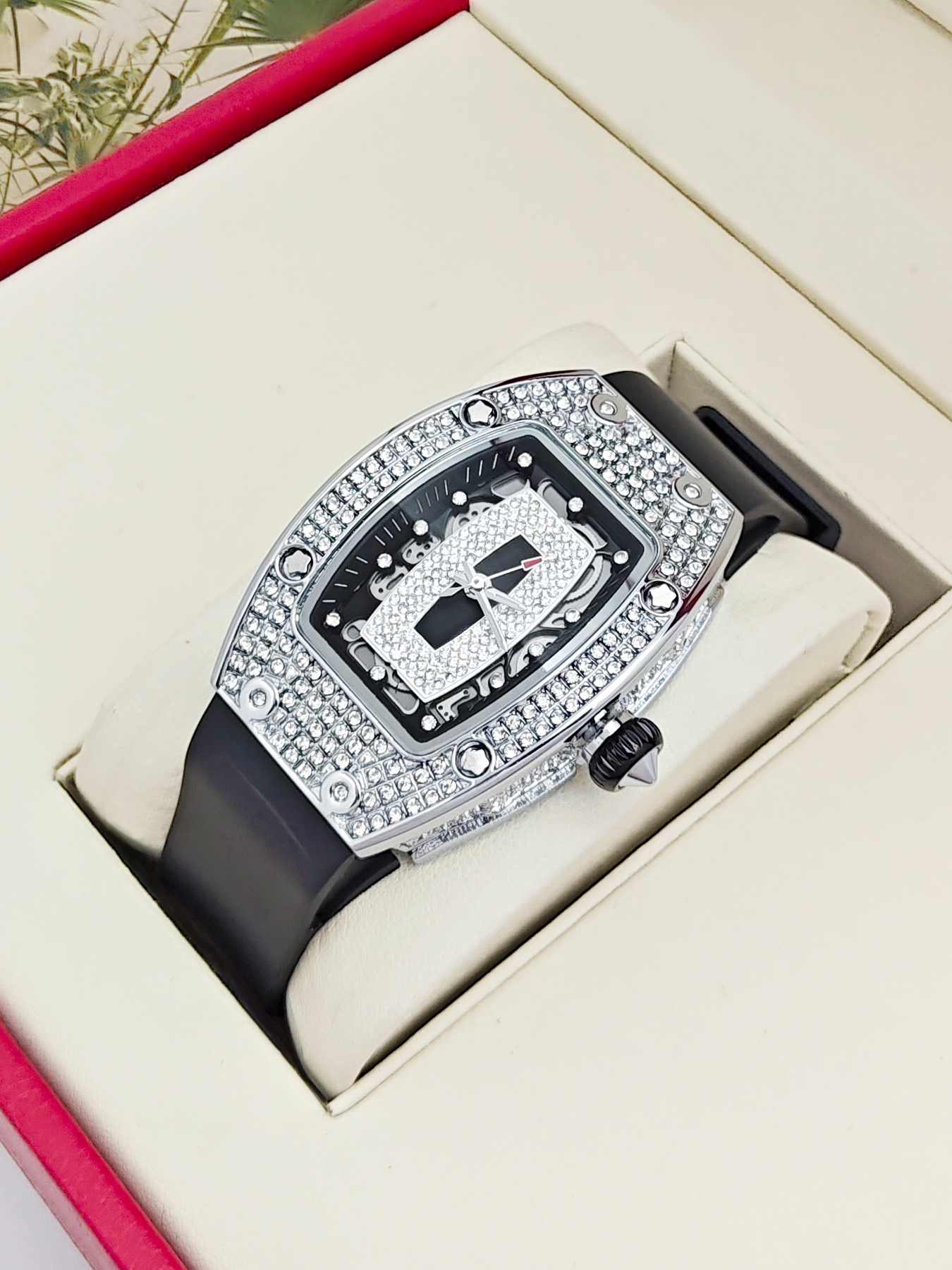 Trendy Full Diamond Women's Qu - مراجعة Luxury Watch Value وسعره