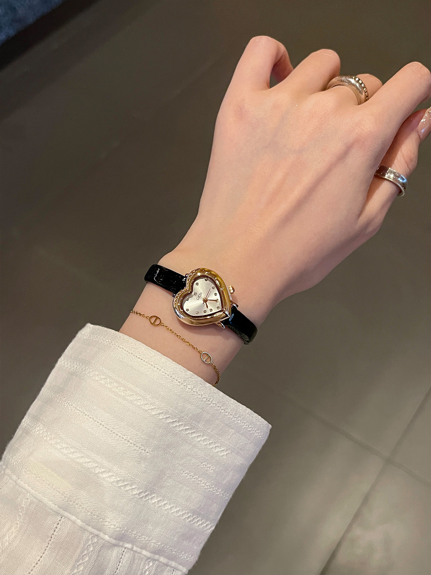 Light Luxury Compact Watch for - مراجعة Luxury Watch With Leather Strap وسعره