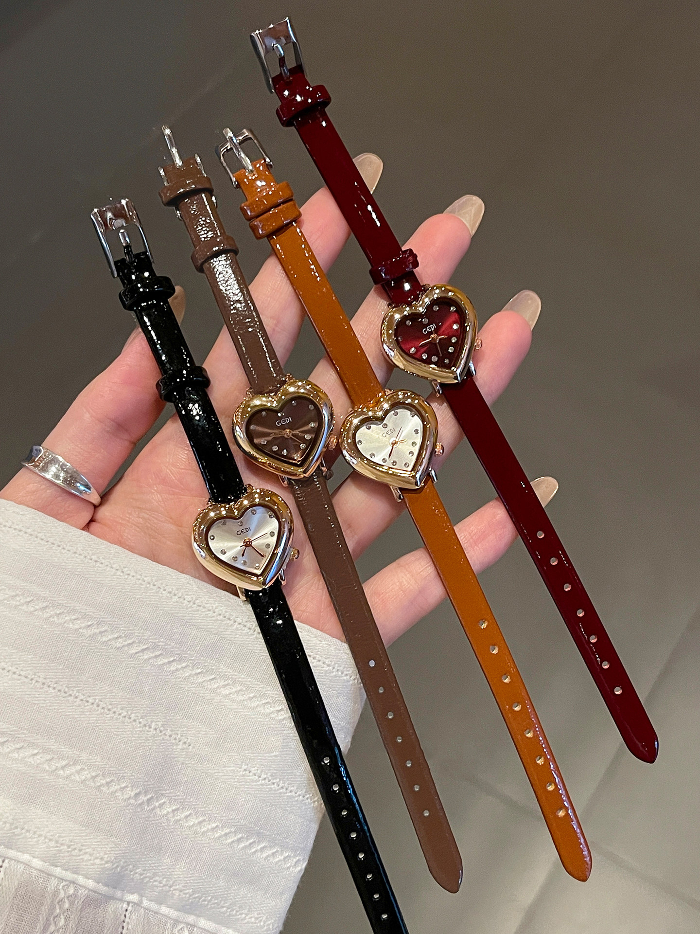 Light Luxury Compact Watch for - مراجعة Luxury Watch With Leather Strap وسعره