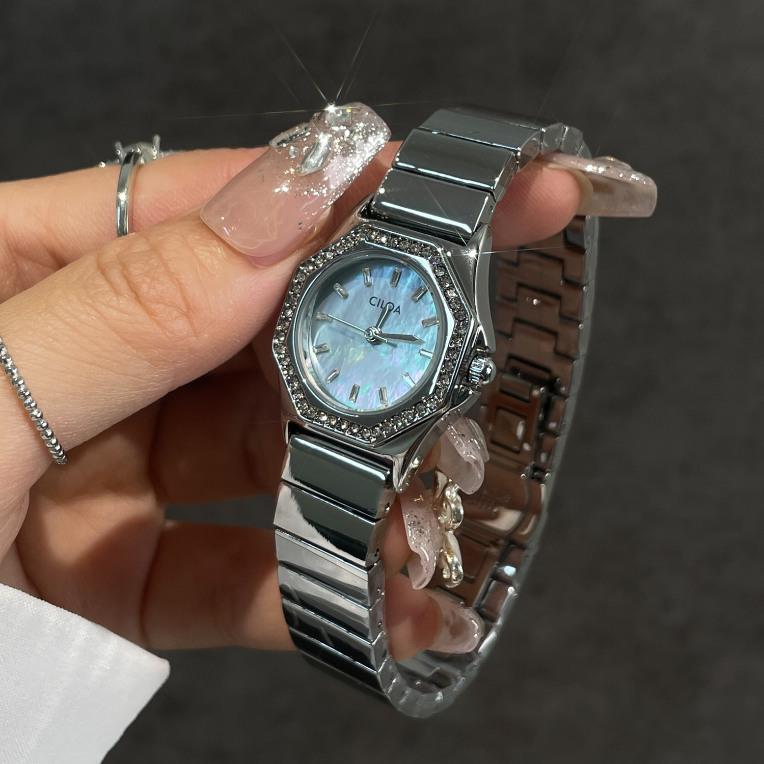 CILOA round blue watch female  - مراجعة Luxury Watch Value وسعره