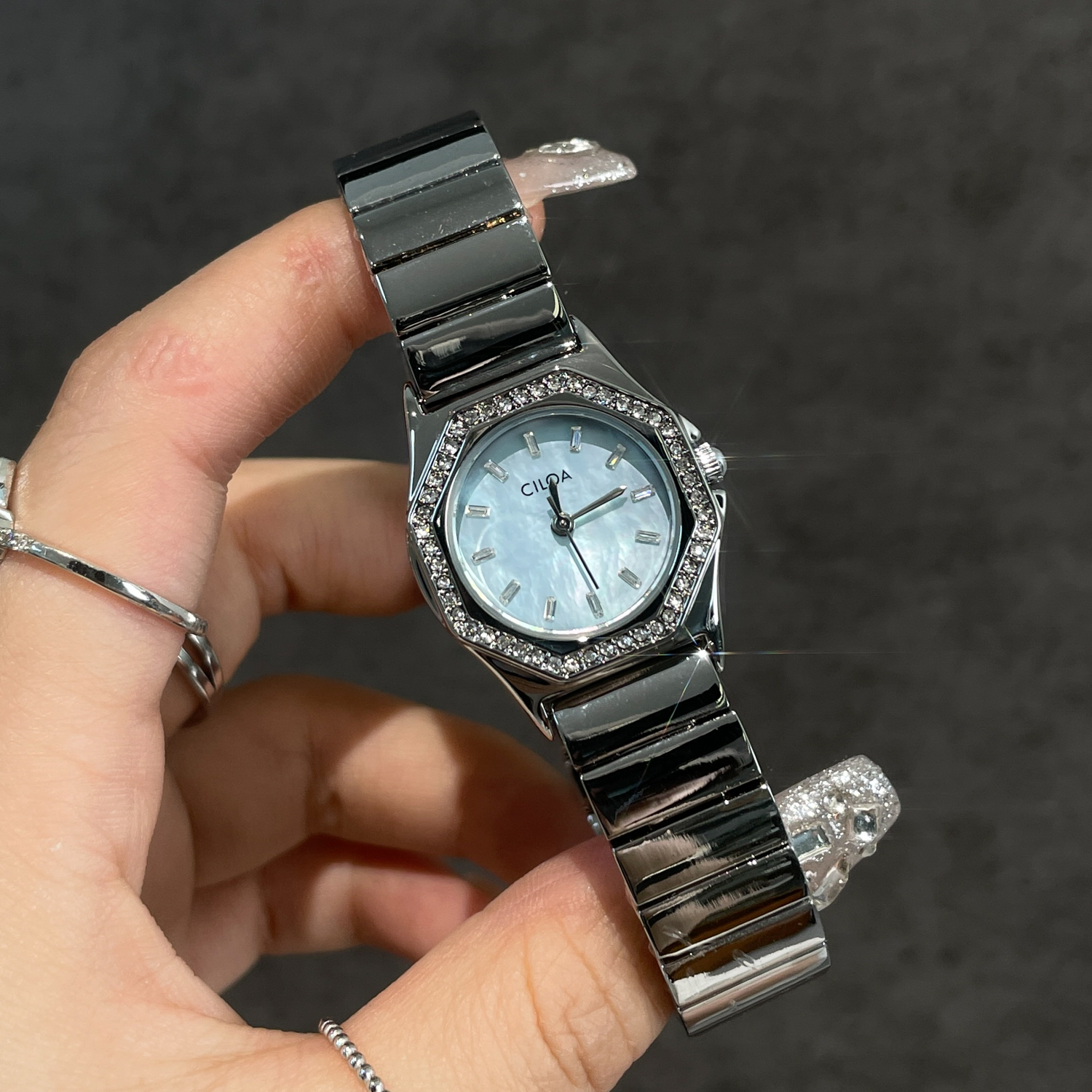 CILOA round blue watch female  - مراجعة Luxury Watch Value وسعره