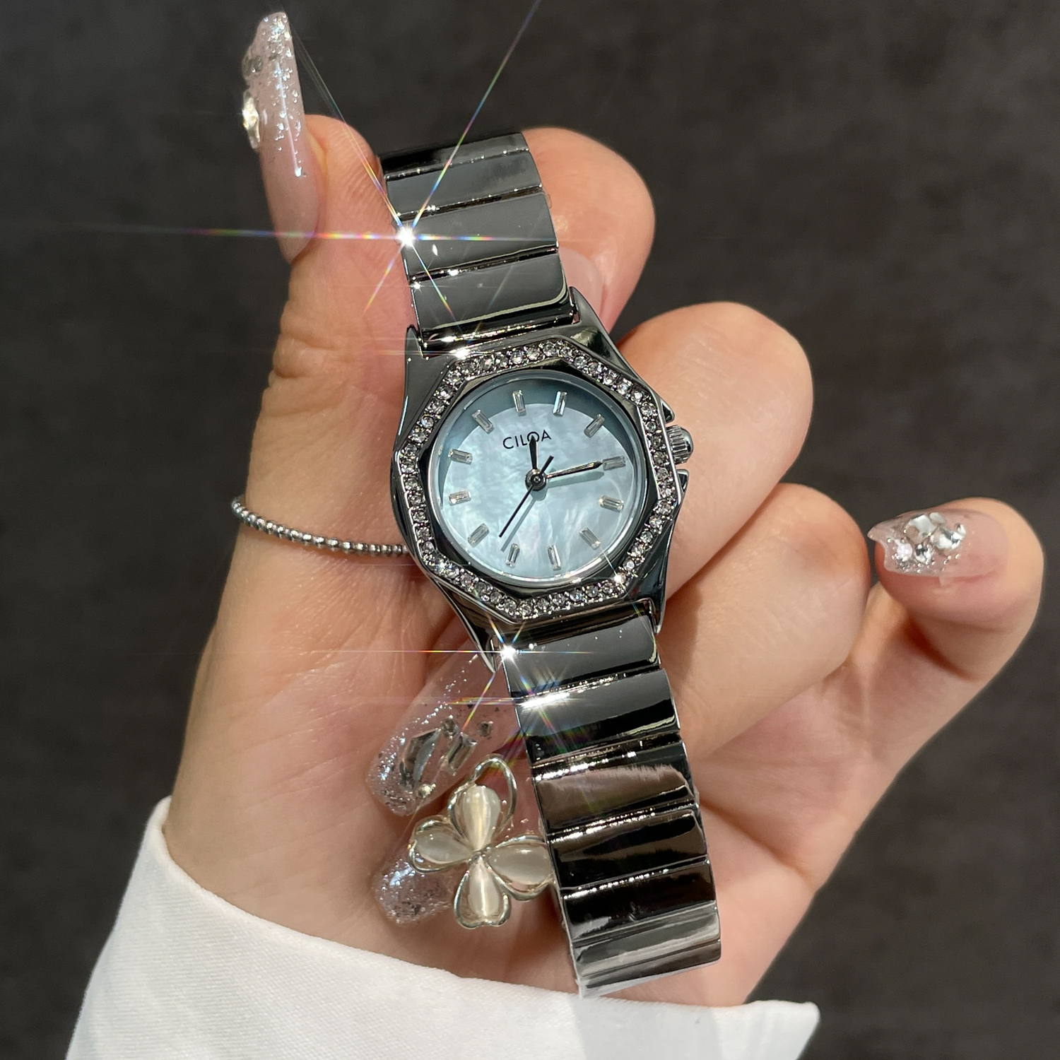 CILOA round blue watch female  - مراجعة Luxury Watch Value وسعره