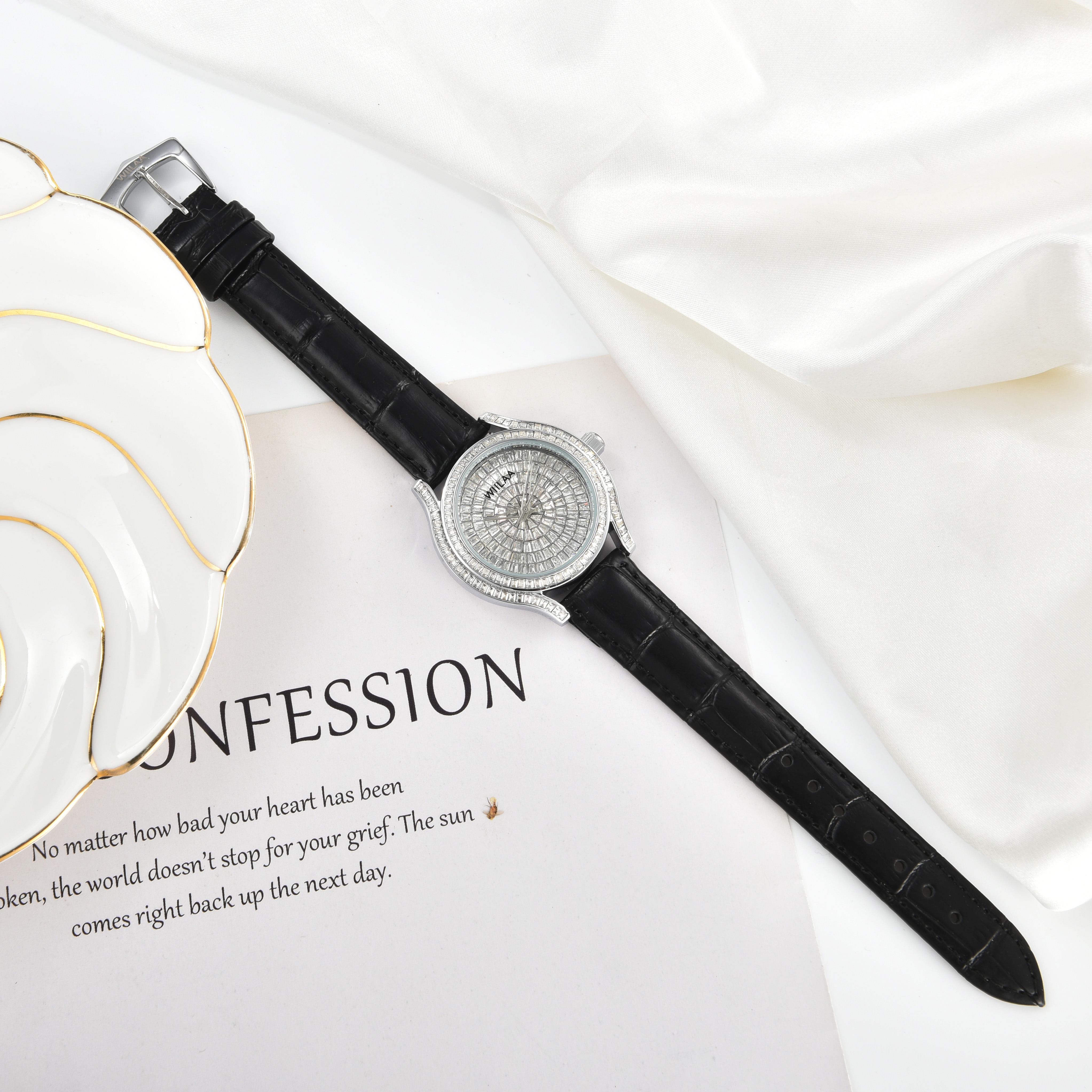 WIILAA Luxury Women's Crystal  - مراجعة Luxury Watch With Leather Strap وسعره