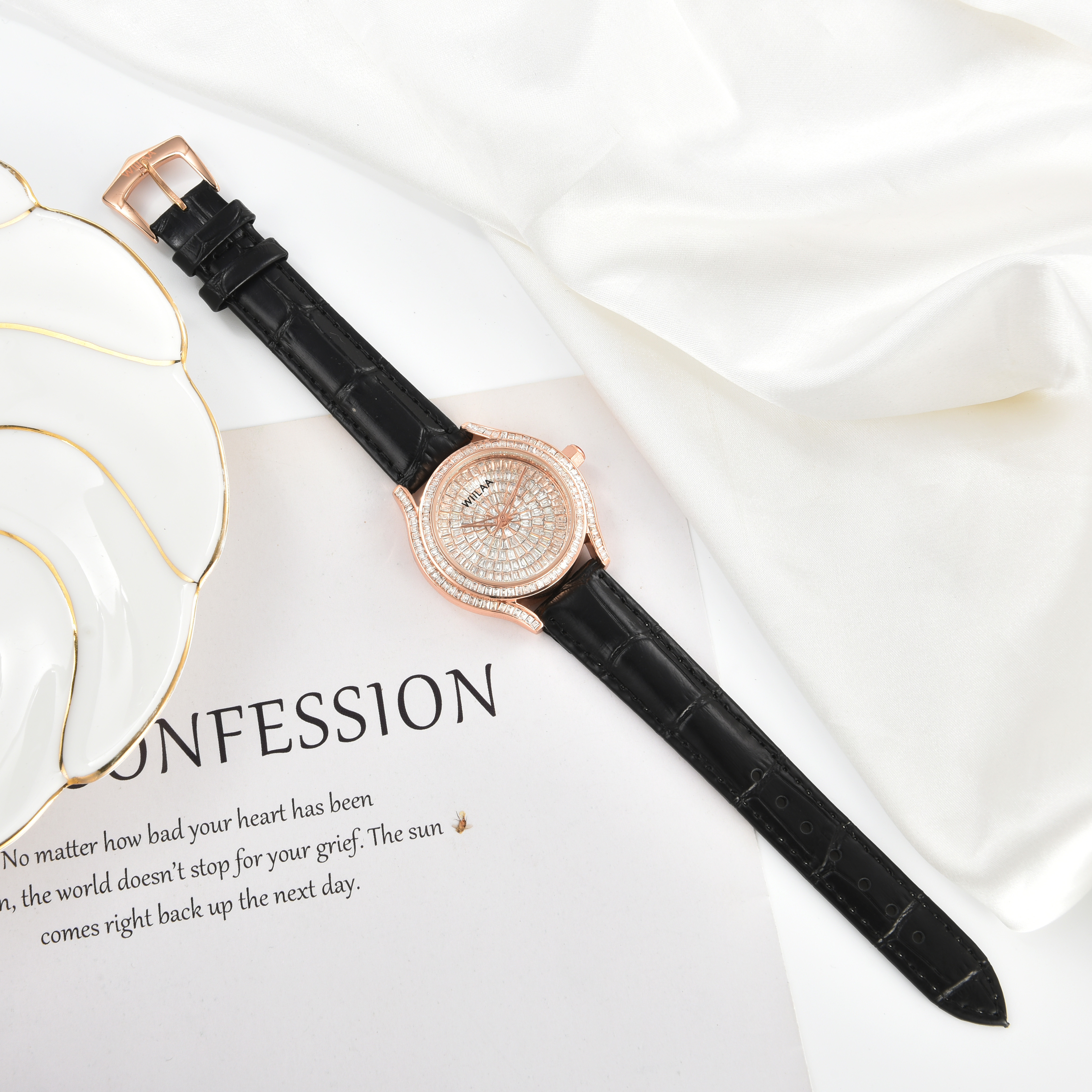 WIILAA Luxury Women's Crystal  - مراجعة Luxury Watch With Leather Strap وسعره