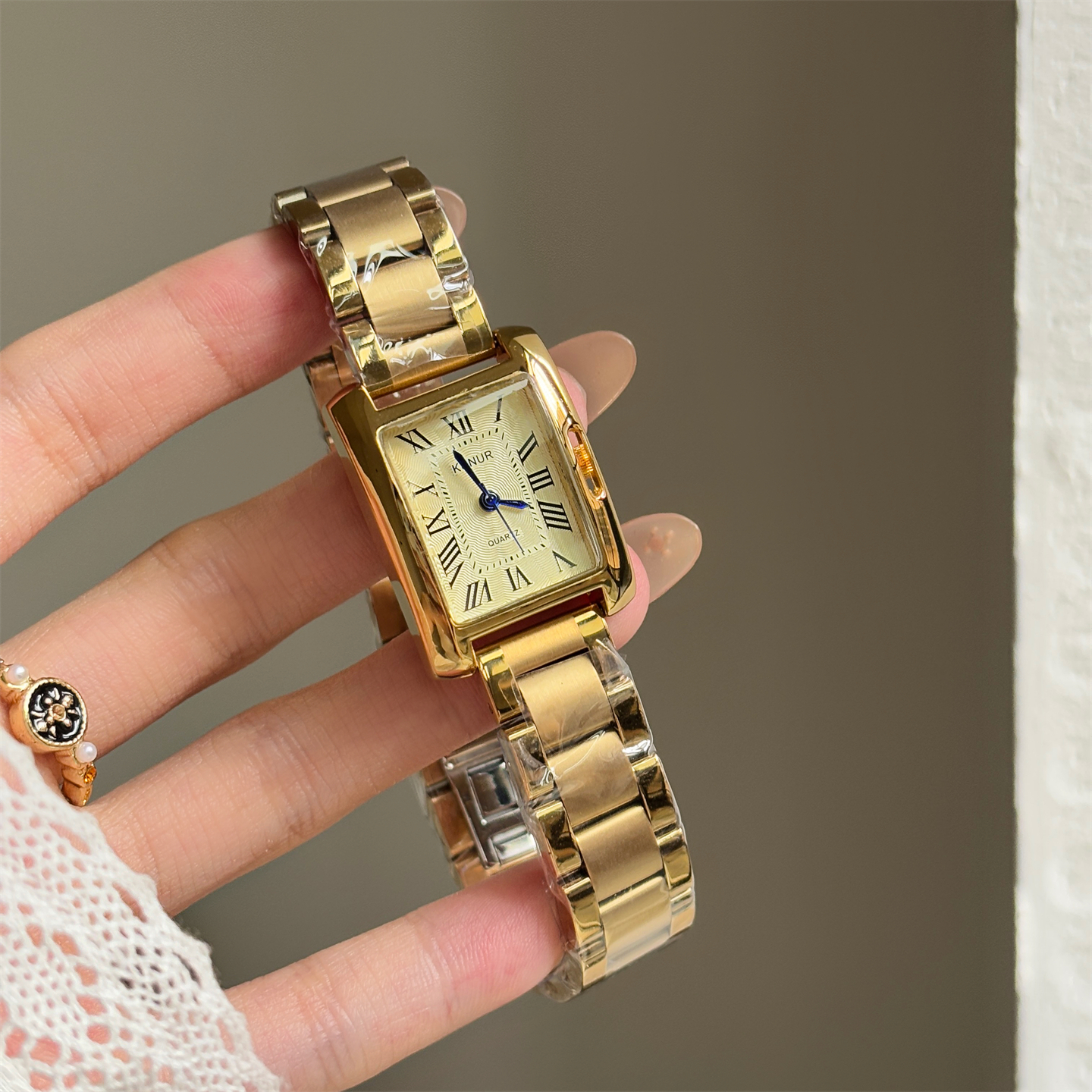 Hollow slender steel strap wat - مراجعة Luxury Watch Value وسعره