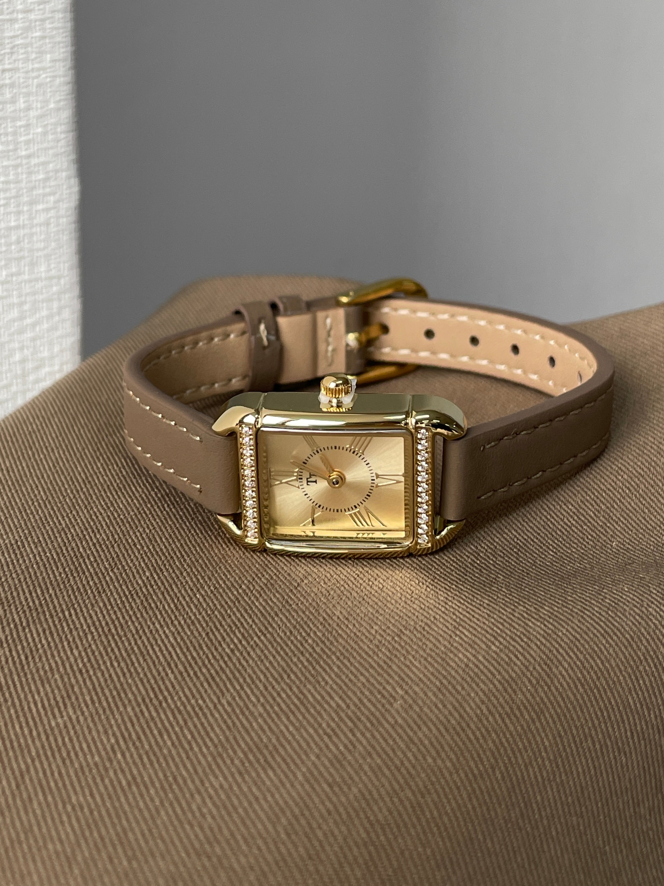 Luxury women's watch, square d - مراجعة Luxury Watch Value وسعره