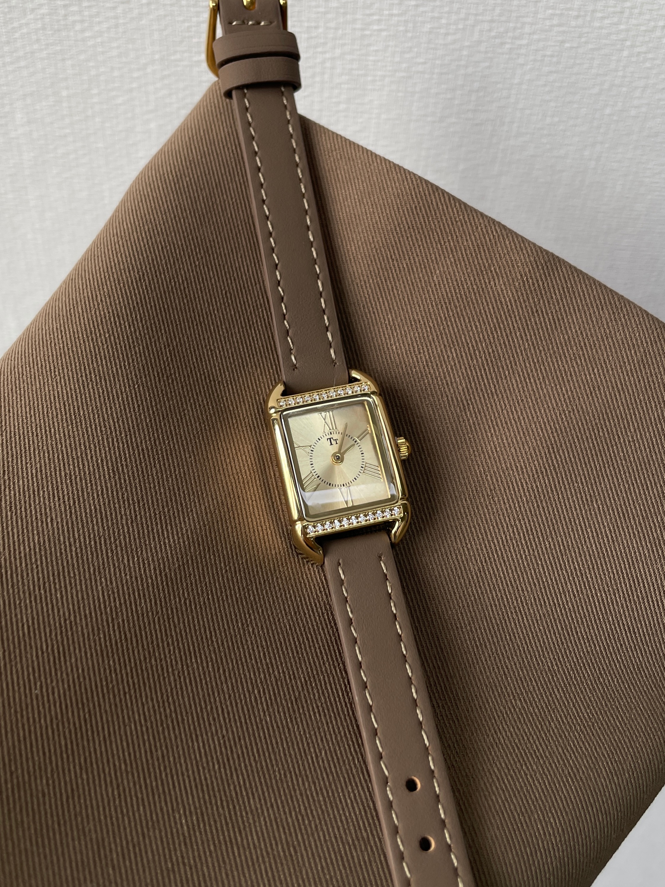 Luxury women's watch, square d - مراجعة Luxury Watch Value وسعره