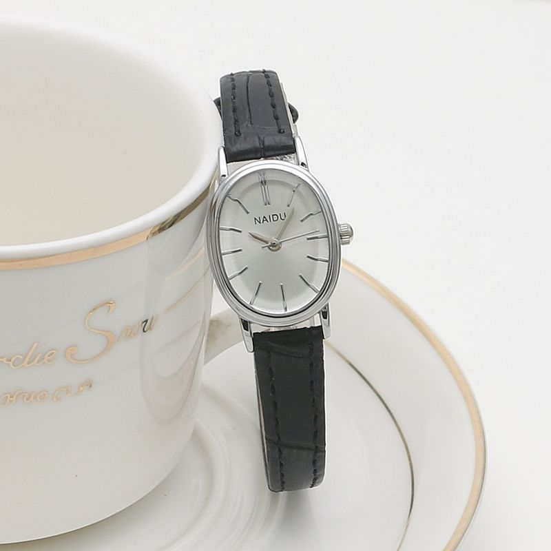 Fashion Brand Women Oval Dial  - مراجعة Luxury Watch With Leather Strap وسعره