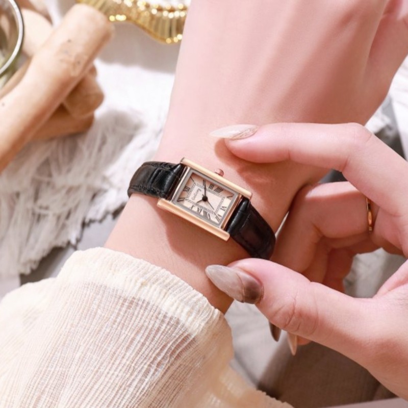 Famous Brand Women Watch Fashi - مراجعة Luxury Watch With Leather Strap وسعره