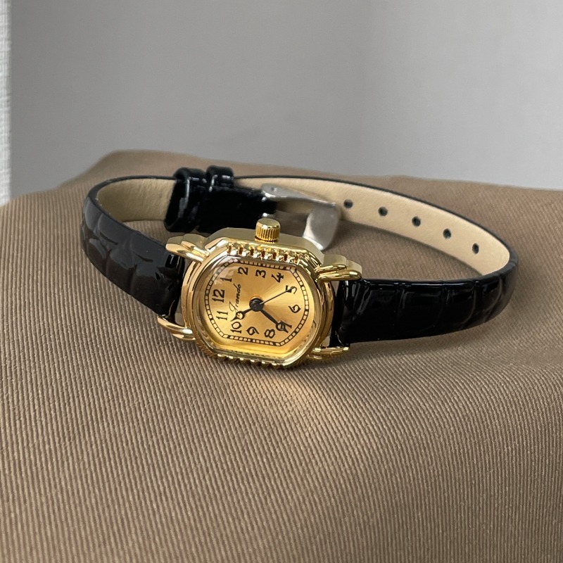 Vintage Oval Women's Quartz Wa - مراجعة Luxury Watch Gold And Black وسعره