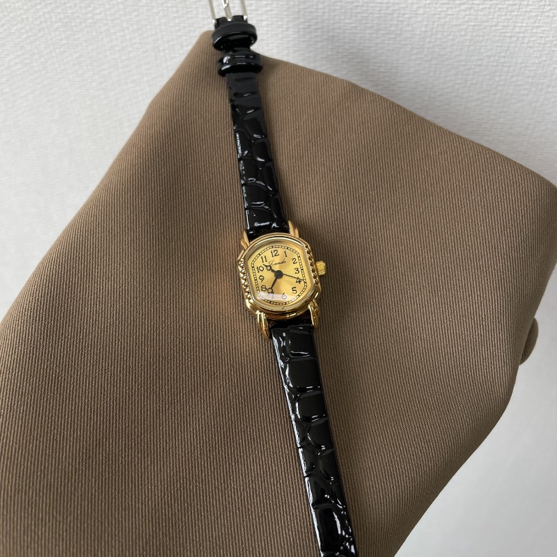 Vintage Oval Women's Quartz Wa - مراجعة Luxury Watch Gold And Black وسعره