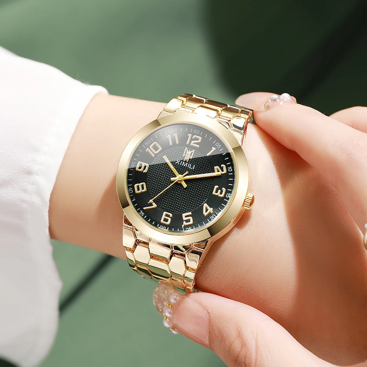 Luxury Gold Tone Women's Wrist - مراجعة Luxury Watch Gold And Black وسعره