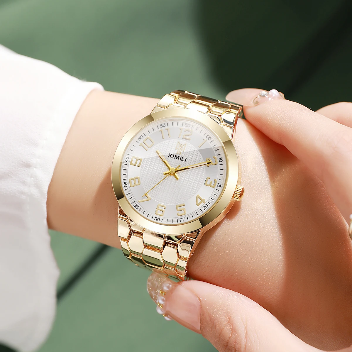 Luxury Gold Tone Women's Wrist - مراجعة Luxury Watch Gold And Black وسعره