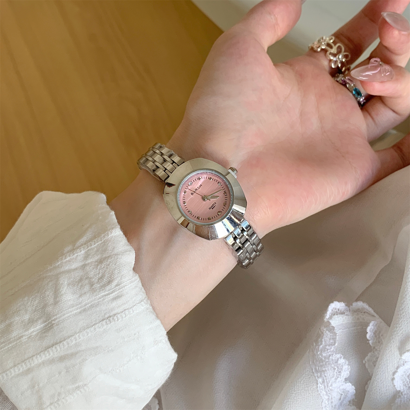 Fashionablelight luxury retro  - مراجعة Luxury Watch Value وسعره