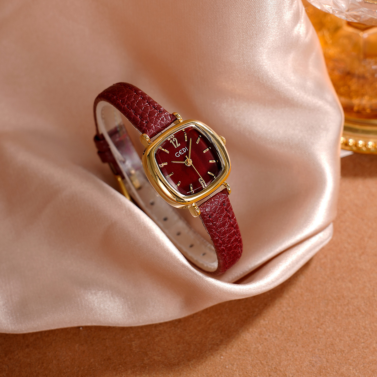 UTHAI 61018 CQ490 Simplicity,  - مراجعة Luxury Watch Value وسعره
