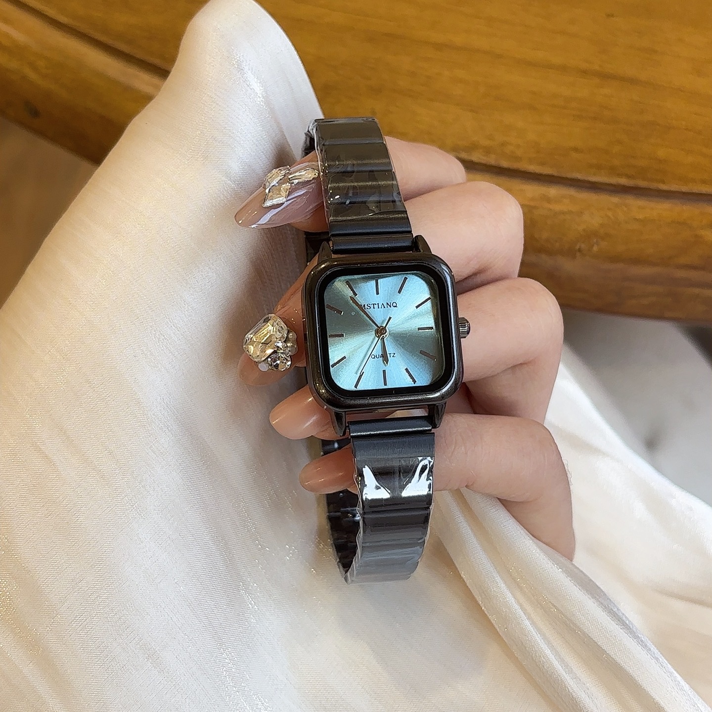 Hot Sale Brand Black Watch for - مراجعة Luxury Watch Square وسعره