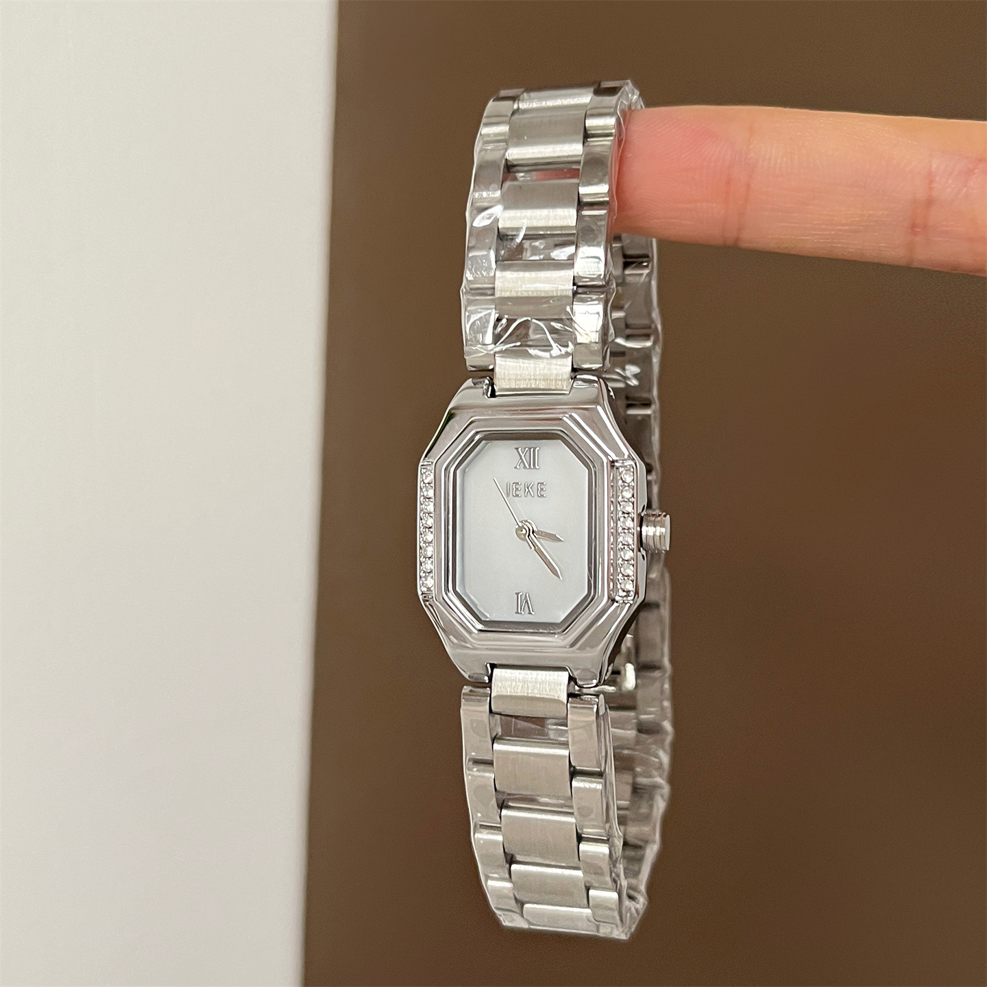 Luxury Polygonal Steel Band Wa - مراجعة Luxury Watch Value وسعره