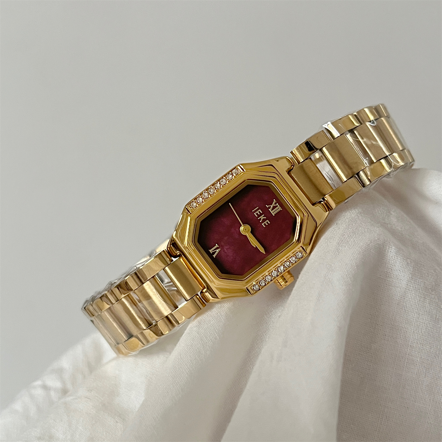 Luxury Polygonal Steel Band Wa - مراجعة Luxury Watch Value وسعره