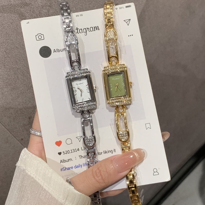 Small pin old money style hand - مراجعة Luxury Watch Value وسعره