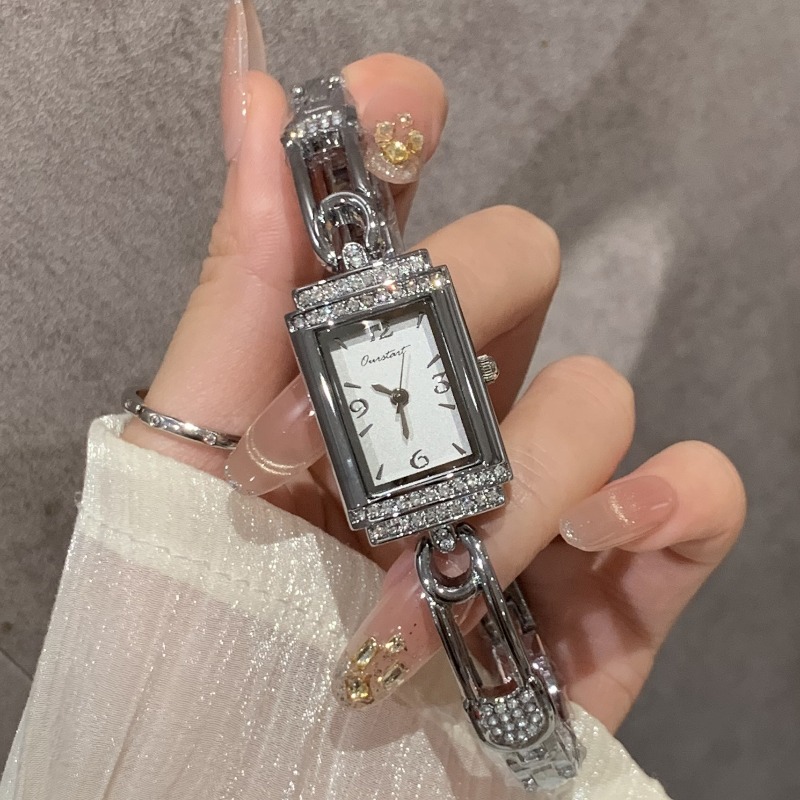 Small pin old money style hand - مراجعة Luxury Watch Value وسعره