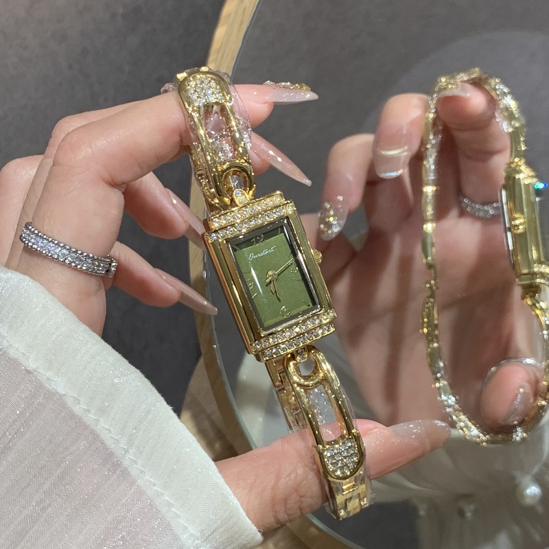 Small pin old money style hand - مراجعة Luxury Watch Value وسعره