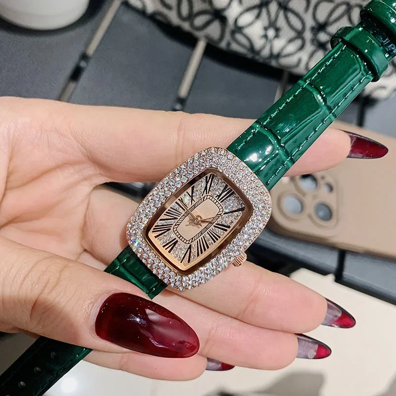 Trendy and fashionable women's - مراجعة Luxury Watch With Leather Strap وسعره