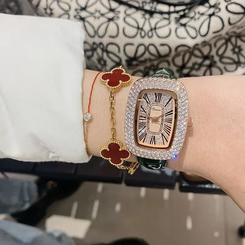 Trendy and fashionable women's - مراجعة Luxury Watch With Leather Strap وسعره
