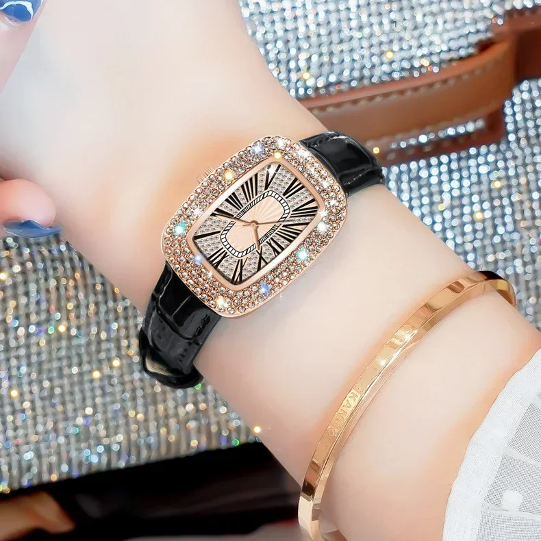 Trendy and fashionable women's - مراجعة Luxury Watch With Leather Strap وسعره
